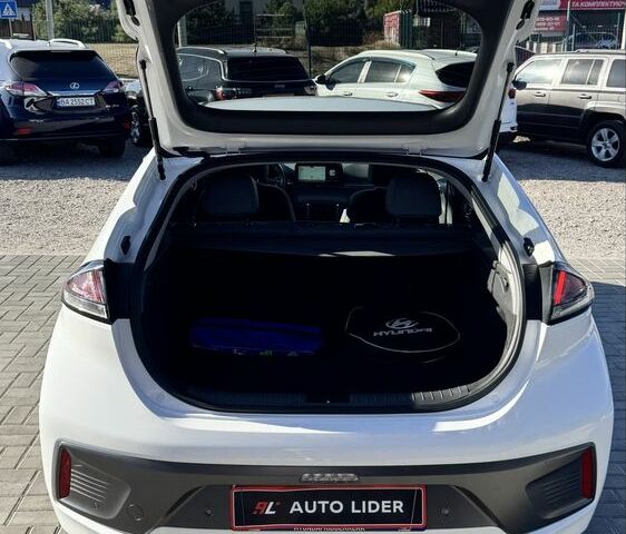 Белый Хендай Ioniq, объемом двигателя 0 л и пробегом 131 тыс. км за 16200 $, фото 5 на Automoto.ua