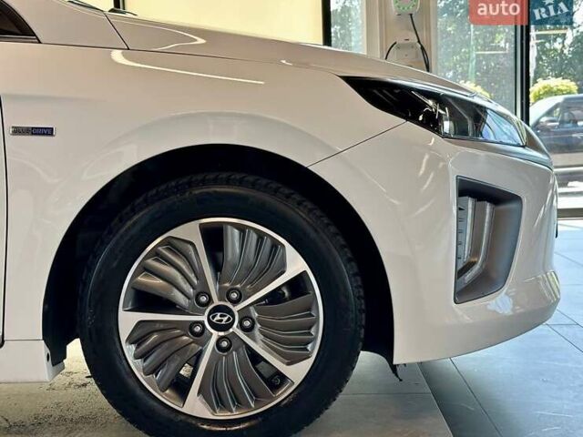 Білий Хендай Ioniq, об'ємом двигуна 1.58 л та пробігом 157 тис. км за 19990 $, фото 6 на Automoto.ua