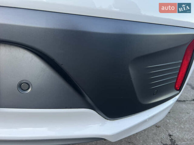 Білий Хендай Ioniq, об'ємом двигуна 0 л та пробігом 130 тис. км за 14799 $, фото 16 на Automoto.ua