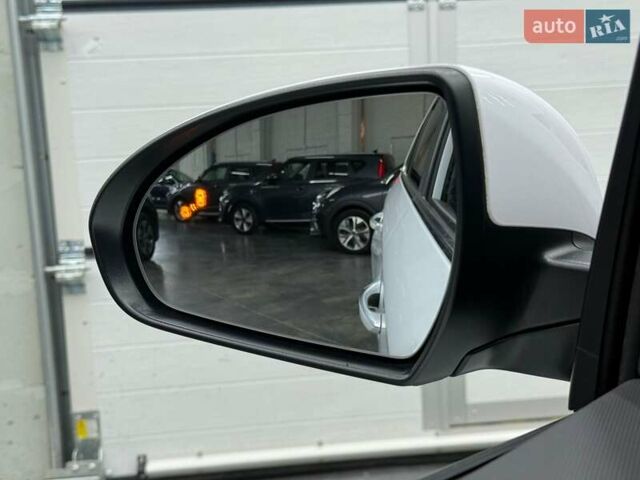 Белый Хендай Ioniq, объемом двигателя 0 л и пробегом 117 тыс. км за 16879 $, фото 8 на Automoto.ua