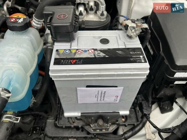 Белый Хендай Ioniq, объемом двигателя 0 л и пробегом 66 тыс. км за 14900 $, фото 19 на Automoto.ua