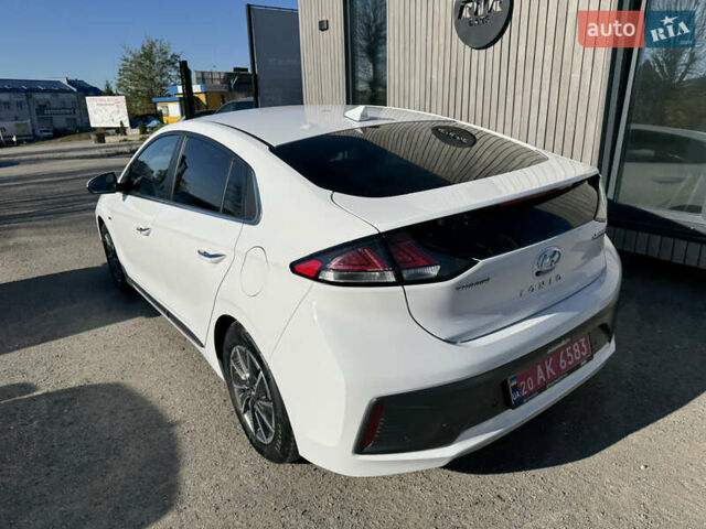 Белый Хендай Ioniq, объемом двигателя 0 л и пробегом 133 тыс. км за 15000 $, фото 5 на Automoto.ua