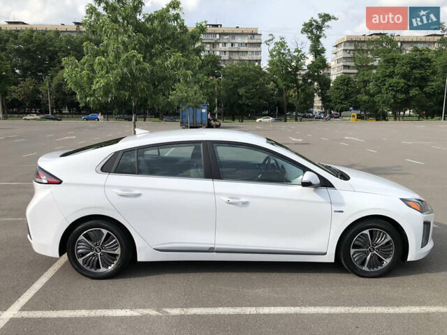Белый Хендай Ioniq, объемом двигателя 0 л и пробегом 34 тыс. км за 23800 $, фото 19 на Automoto.ua