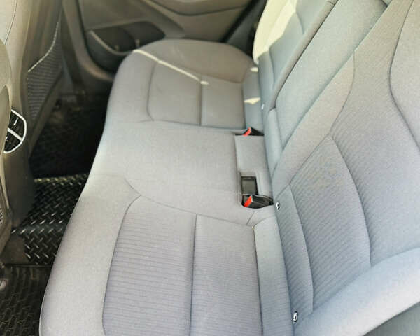 Белый Хендай Ioniq, объемом двигателя 0 л и пробегом 68 тыс. км за 16300 $, фото 16 на Automoto.ua