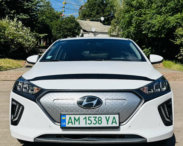 Белый Хендай Ioniq, объемом двигателя 0 л и пробегом 68 тыс. км за 16300 $, фото 2 на Automoto.ua