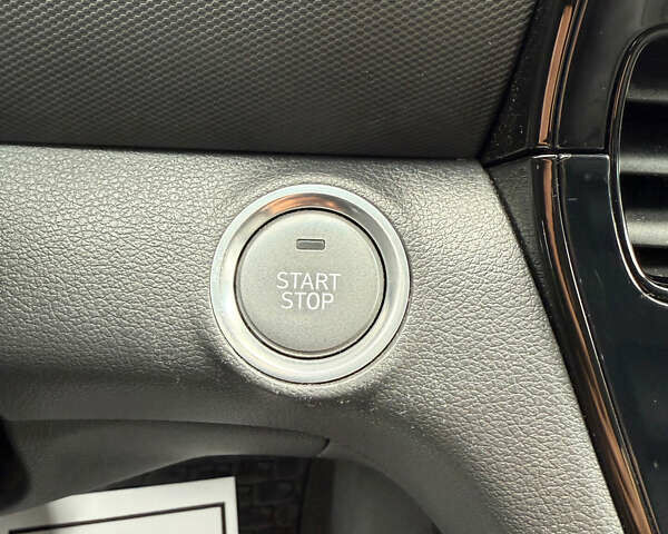 Белый Хендай Ioniq, объемом двигателя 0 л и пробегом 79 тыс. км за 15500 $, фото 3 на Automoto.ua