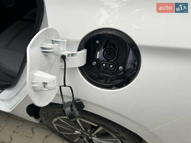 Белый Хендай Ioniq, объемом двигателя 0 л и пробегом 66 тыс. км за 14900 $, фото 7 на Automoto.ua