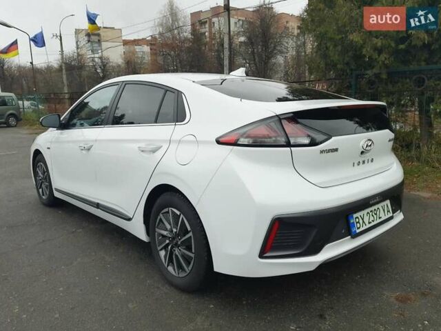 Белый Хендай Ioniq, объемом двигателя 0 л и пробегом 148 тыс. км за 15799 $, фото 6 на Automoto.ua