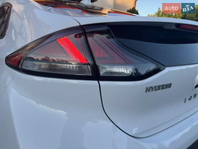 Білий Хендай Ioniq, об'ємом двигуна 0 л та пробігом 130 тис. км за 14799 $, фото 14 на Automoto.ua