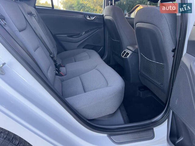 Білий Хендай Ioniq, об'ємом двигуна 0 л та пробігом 130 тис. км за 14799 $, фото 32 на Automoto.ua