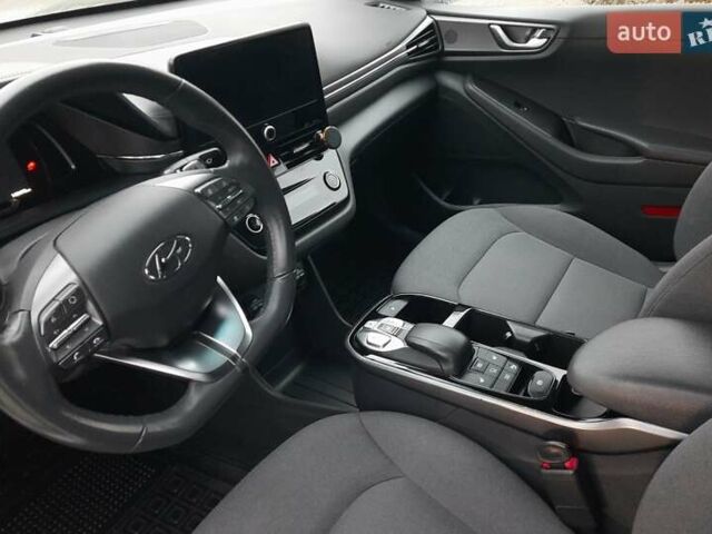 Белый Хендай Ioniq, объемом двигателя 0 л и пробегом 148 тыс. км за 15799 $, фото 25 на Automoto.ua