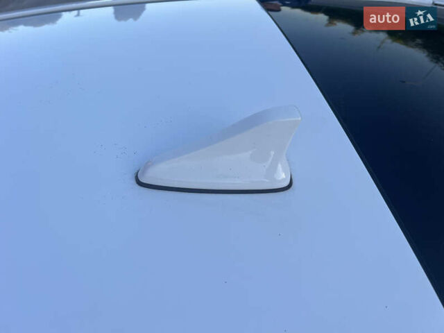 Білий Хендай Ioniq, об'ємом двигуна 0 л та пробігом 130 тис. км за 14799 $, фото 11 на Automoto.ua