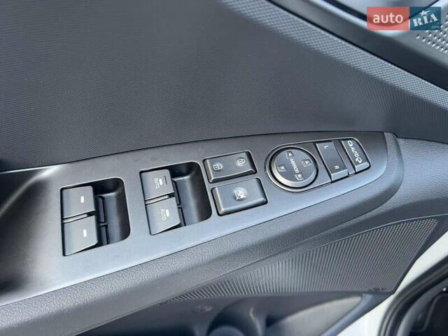 Білий Хендай Ioniq, об'ємом двигуна 0 л та пробігом 130 тис. км за 14799 $, фото 18 на Automoto.ua