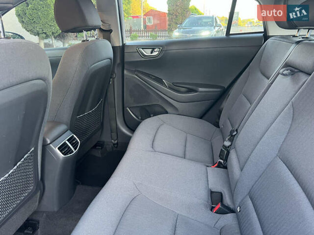 Білий Хендай Ioniq, об'ємом двигуна 0 л та пробігом 130 тис. км за 14799 $, фото 23 на Automoto.ua