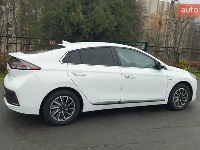 Белый Хендай Ioniq, объемом двигателя 0 л и пробегом 148 тыс. км за 15799 $, фото 10 на Automoto.ua