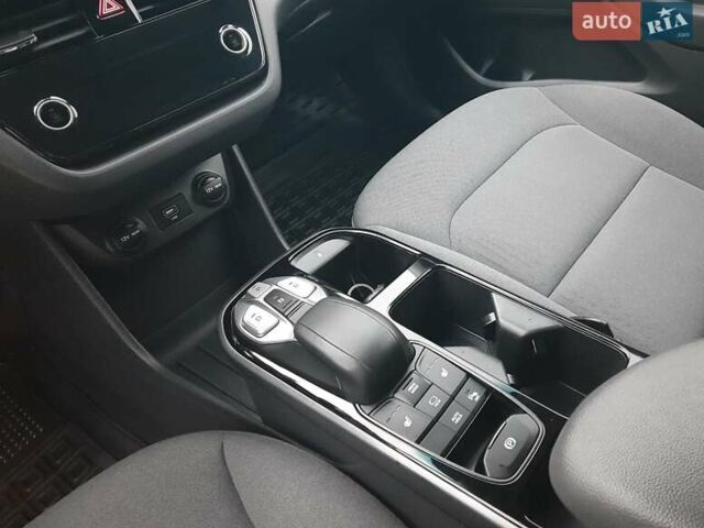 Белый Хендай Ioniq, объемом двигателя 0 л и пробегом 148 тыс. км за 15799 $, фото 26 на Automoto.ua