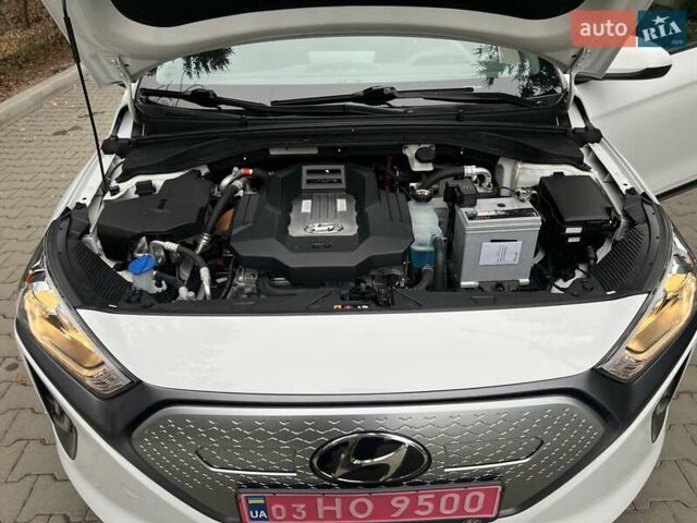 Белый Хендай Ioniq, объемом двигателя 0 л и пробегом 66 тыс. км за 14900 $, фото 18 на Automoto.ua