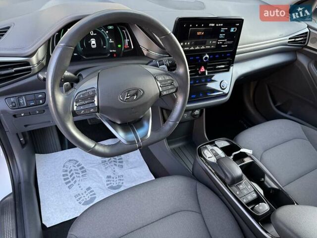 Белый Хендай Ioniq, объемом двигателя 0 л и пробегом 102 тыс. км за 15700 $, фото 8 на Automoto.ua