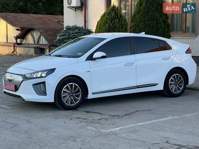 Білий Хендай Ioniq, об'ємом двигуна 0 л та пробігом 130 тис. км за 14799 $, фото 6 на Automoto.ua