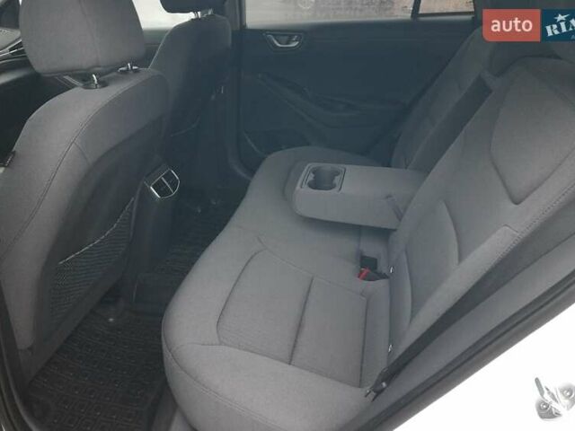 Белый Хендай Ioniq, объемом двигателя 0 л и пробегом 148 тыс. км за 15799 $, фото 39 на Automoto.ua