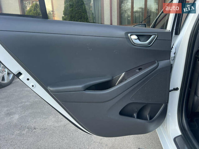 Білий Хендай Ioniq, об'ємом двигуна 0 л та пробігом 130 тис. км за 14799 $, фото 27 на Automoto.ua