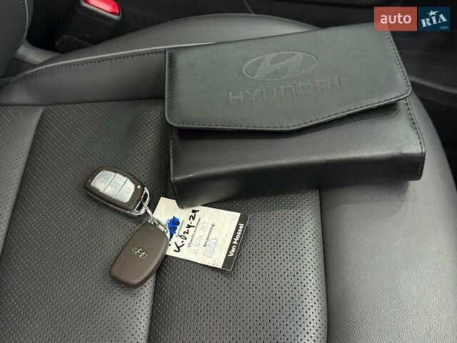 Белый Хендай Ioniq, объемом двигателя 0 л и пробегом 117 тыс. км за 16879 $, фото 27 на Automoto.ua