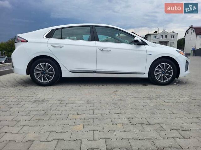 Білий Хендай Ioniq, об'ємом двигуна 0 л та пробігом 50 тис. км за 15700 $, фото 6 на Automoto.ua