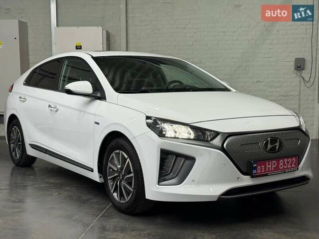 Белый Хендай Ioniq, объемом двигателя 0 л и пробегом 117 тыс. км за 16879 $, фото 1 на Automoto.ua