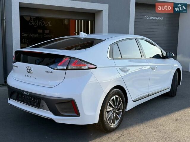 Белый Хендай Ioniq, объемом двигателя 0 л и пробегом 102 тыс. км за 15700 $, фото 3 на Automoto.ua