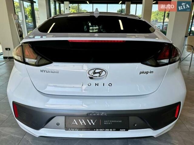 Білий Хендай Ioniq, об'ємом двигуна 1.58 л та пробігом 157 тис. км за 19990 $, фото 15 на Automoto.ua