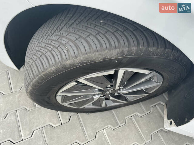 Белый Хендай Ioniq, объемом двигателя 0 л и пробегом 127 тыс. км за 14900 $, фото 10 на Automoto.ua