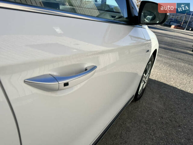 Белый Хендай Ioniq, объемом двигателя 0 л и пробегом 133 тыс. км за 15000 $, фото 12 на Automoto.ua