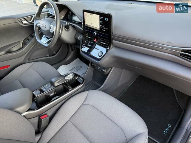 Белый Хендай Ioniq, объемом двигателя 0 л и пробегом 102 тыс. км за 15700 $, фото 9 на Automoto.ua
