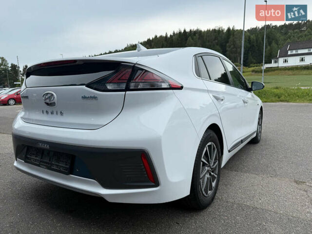 Белый Хендай Ioniq, объемом двигателя 0 л и пробегом 79 тыс. км за 15500 $, фото 28 на Automoto.ua