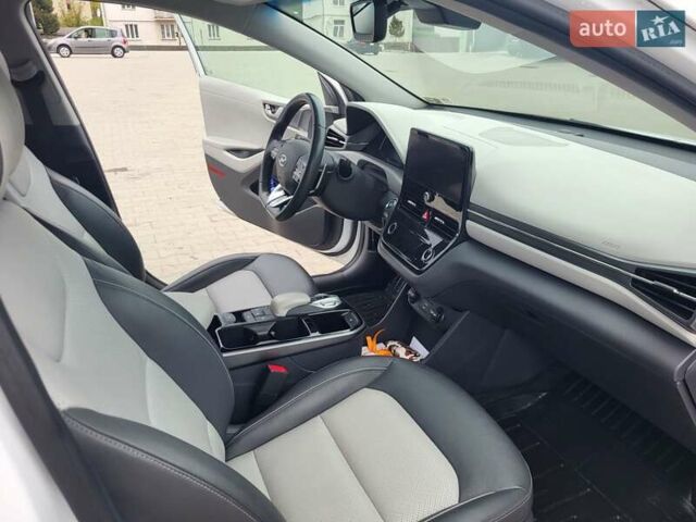 Білий Хендай Ioniq, об'ємом двигуна 0 л та пробігом 50 тис. км за 15700 $, фото 15 на Automoto.ua