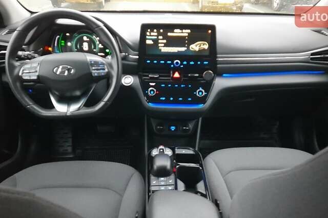 Белый Хендай Ioniq, объемом двигателя 0 л и пробегом 148 тыс. км за 15799 $, фото 56 на Automoto.ua