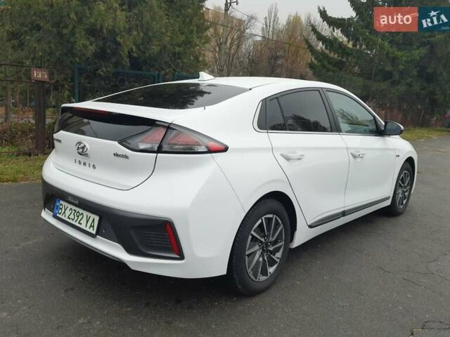 Белый Хендай Ioniq, объемом двигателя 0 л и пробегом 148 тыс. км за 15799 $, фото 9 на Automoto.ua