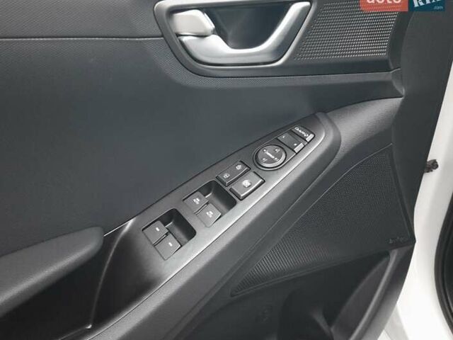 Белый Хендай Ioniq, объемом двигателя 0 л и пробегом 148 тыс. км за 15799 $, фото 19 на Automoto.ua