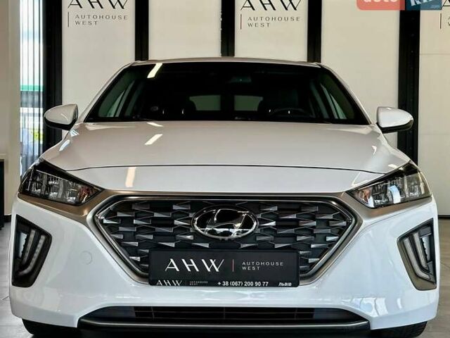Білий Хендай Ioniq, об'ємом двигуна 1.58 л та пробігом 157 тис. км за 19990 $, фото 1 на Automoto.ua