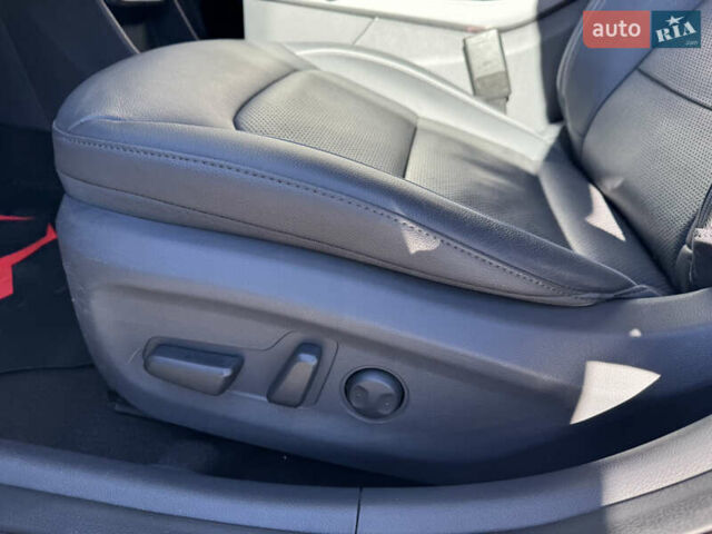 Белый Хендай Ioniq, объемом двигателя 0 л и пробегом 133 тыс. км за 15000 $, фото 18 на Automoto.ua