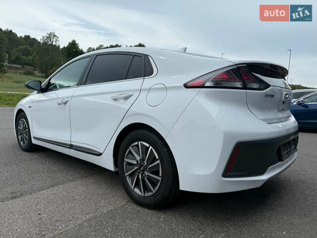 Белый Хендай Ioniq, объемом двигателя 0 л и пробегом 79 тыс. км за 15500 $, фото 10 на Automoto.ua