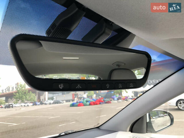 Белый Хендай Ioniq, объемом двигателя 0 л и пробегом 34 тыс. км за 23800 $, фото 17 на Automoto.ua