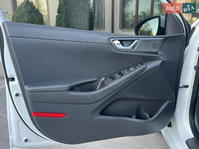 Білий Хендай Ioniq, об'ємом двигуна 0 л та пробігом 130 тис. км за 14799 $, фото 17 на Automoto.ua