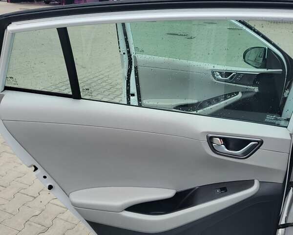 Білий Хендай Ioniq, об'ємом двигуна 0 л та пробігом 50 тис. км за 15700 $, фото 11 на Automoto.ua