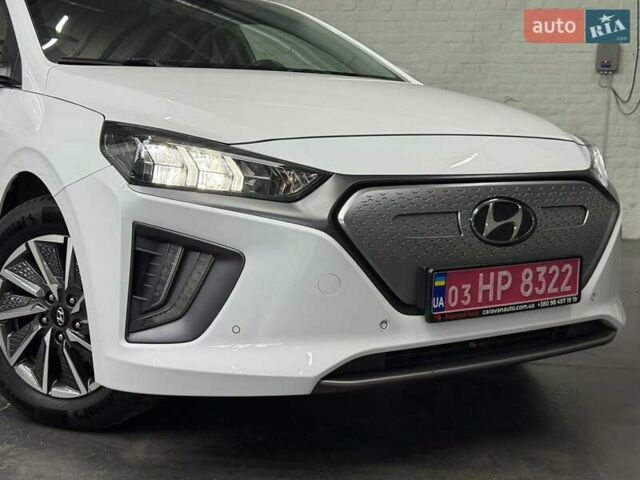Белый Хендай Ioniq, объемом двигателя 0 л и пробегом 117 тыс. км за 16879 $, фото 2 на Automoto.ua