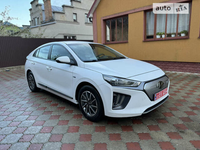 Белый Хендай Ioniq, объемом двигателя 0 л и пробегом 86 тыс. км за 16499 $, фото 3 на Automoto.ua