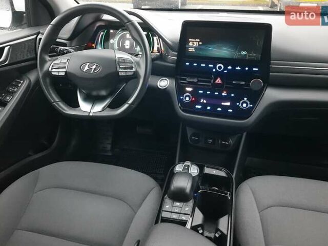 Белый Хендай Ioniq, объемом двигателя 0 л и пробегом 148 тыс. км за 15799 $, фото 54 на Automoto.ua