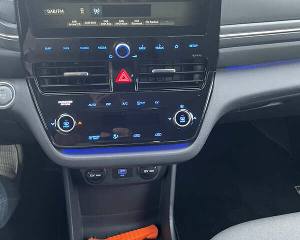 Белый Хендай Ioniq, объемом двигателя 0 л и пробегом 127 тыс. км за 14900 $, фото 19 на Automoto.ua