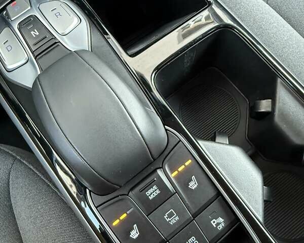 Белый Хендай Ioniq, объемом двигателя 0 л и пробегом 102 тыс. км за 15700 $, фото 6 на Automoto.ua