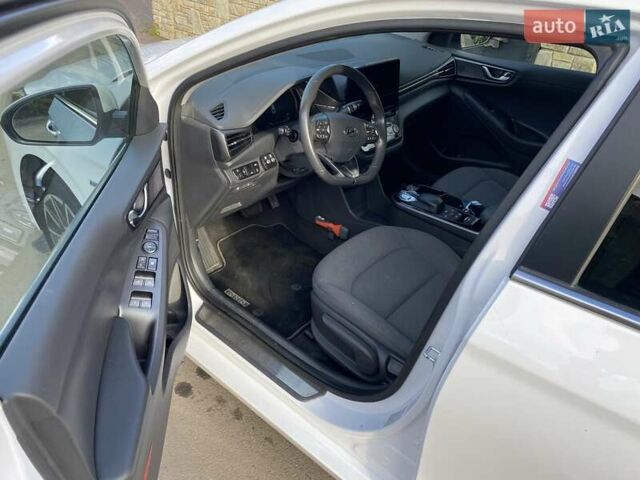 Білий Хендай Ioniq, об'ємом двигуна 0 л та пробігом 89 тис. км за 15800 $, фото 8 на Automoto.ua